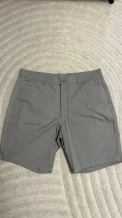 Uudet Calvin Klein shortsit, koko 33