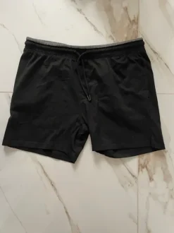 Uudet collegeshortsit