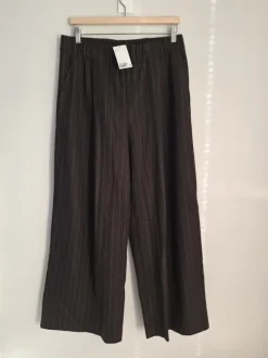 Uudet H&M väljät pull-on housut, M/L