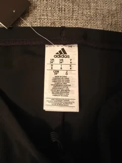 Uudet, käyttämättömät uimahousut