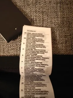 Uudet, käyttämättömät uimahousut