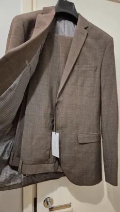 Uusi miesten puku Isaac Dewhirst