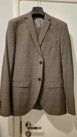 Uusi miesten puku Isaac Dewhirst