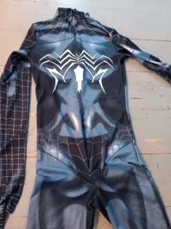 uusi naamiaispuku Spiderman S +maski