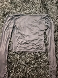 Vaalean sininen paita koko M