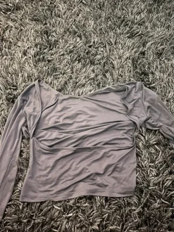 Vaalean sininen paita koko M