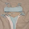 Vaalean siniset bikinit