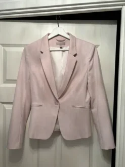 Vaaleanpunainen bleiseri