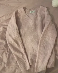 Vaaleanpunainen neule