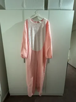 Vaaleanpunainen pantteri -naamiaisasu