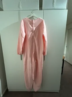 Vaaleanpunainen pantteri -naamiaisasu