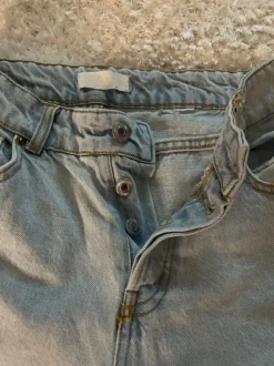 Vaaleansiniset boot cut farkut