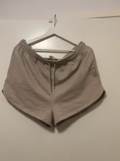 Vaaleat collegeshortsit