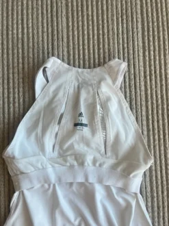 Valkoinen Adidas toppi koko M