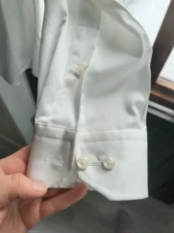 Valkoinen kauluapaita