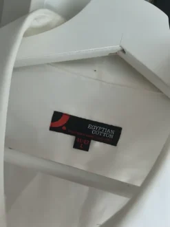 Valkoinen kauluapaita