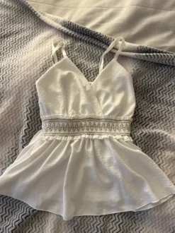 Valkoinen kesätoppi