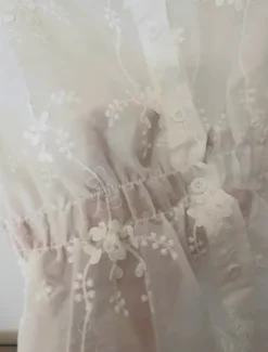 Valkoinen pitsipaita