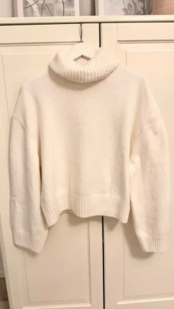 Valkoinen pooloneule