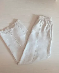Valkoiset leveälahkeiset kauniit housut