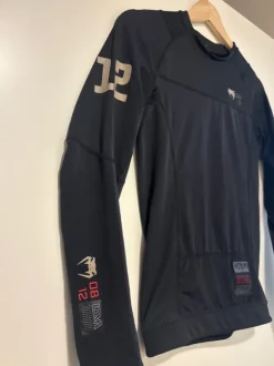 Venum treenipitkähihainen