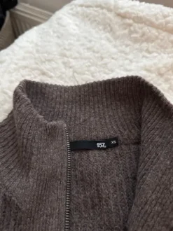 vetoketjullinen neule