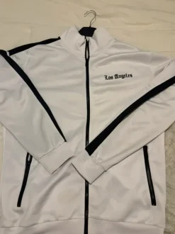 Vetoketjullinen paita