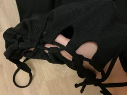 Vientisas maudymosi kostiumėlis