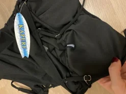 Vientisas maudymosi kostiumėlis