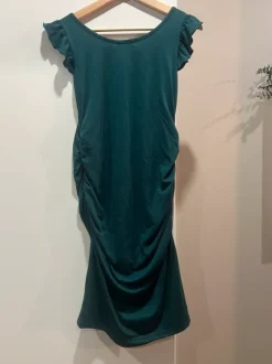 Vihreä raskausmekko