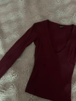 Viininpunainen pitkähihainen