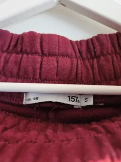 Viininpunaiset college housut