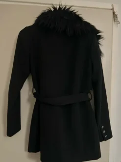 Villakangastakki tekoturkiskauluksella