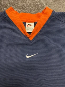 Vintage 90s center swoosh nike t-shirt