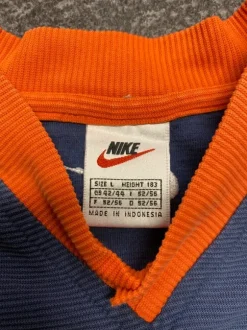 Vintage 90s center swoosh nike t-shirt