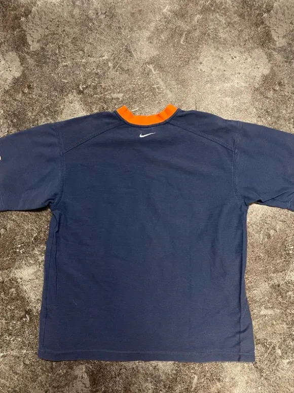 Vintage 90s center swoosh nike t-shirt