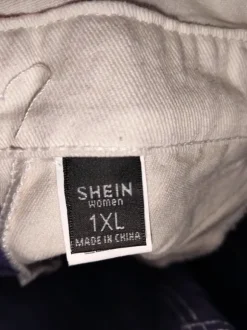 Violetti-valkoiset henkseli farkut