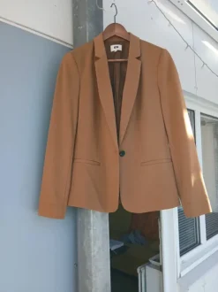 WE Fashionin vaaleanruskea jakku