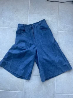 Wide legged high waisted capri pants