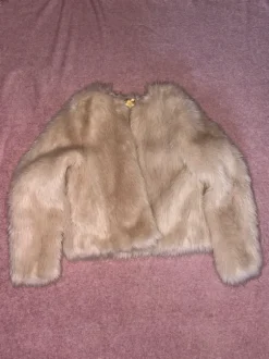 XS kokoinen pörrötakki