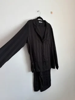 Yöasu-setti eli paita ja housut