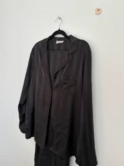 Yöasu-setti eli paita ja housut