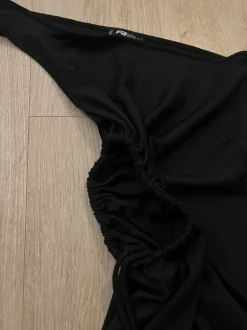 Yksiolkaiminen mekko